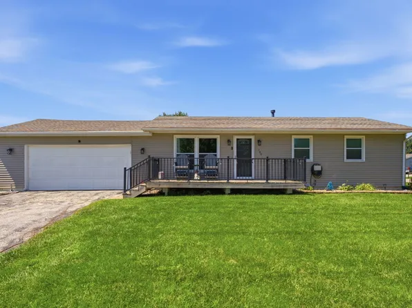 700 Seine St, Blue Grass, IA 52726
