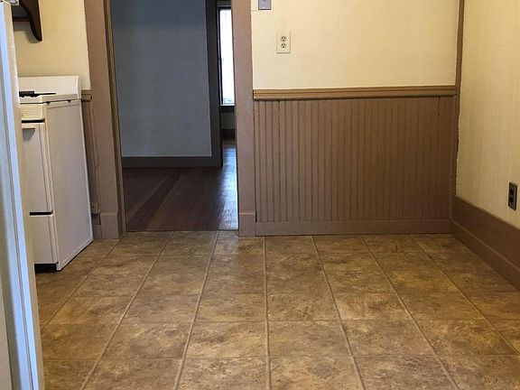2nd image of 530 1/2 E Illinois Ave