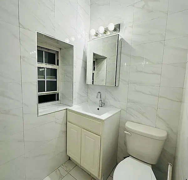327 W 21st St #1R — Photo 4