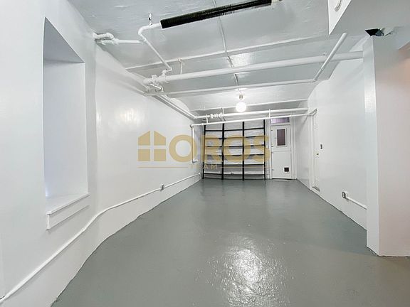4th image of 217 E 10th St