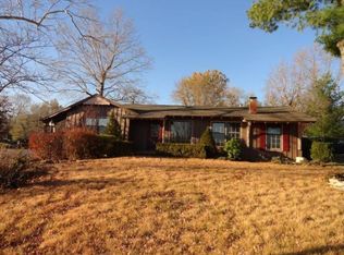 10910 Lakeview Rd, Raytown, MO 64133