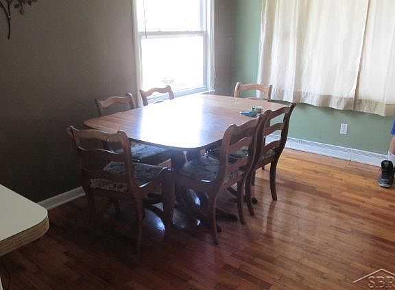 5th image of 8678 Saginaw St