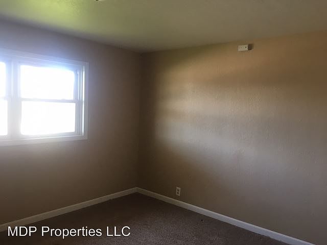 2nd image of 315 Lake Ave W APT 2