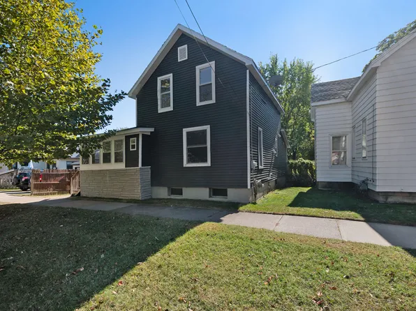 814 Crosby St NW, Grand Rapids, MI 49504
