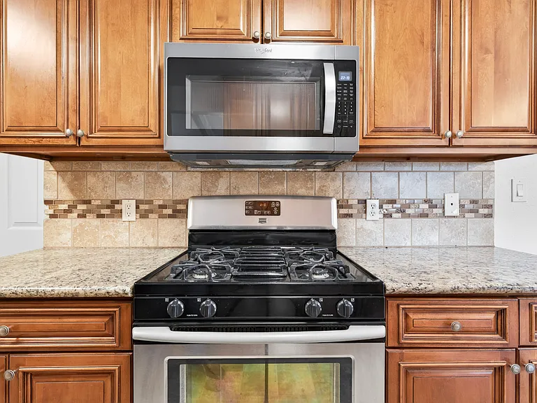 2203 Del Rio Dr — Photo 33