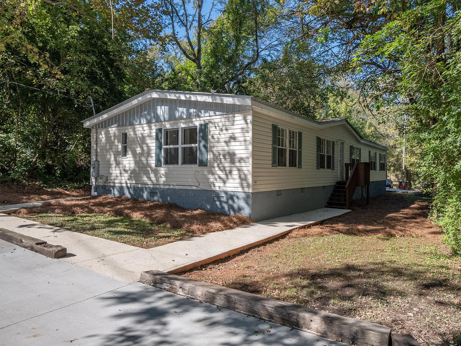 5 bed, 2100 sqft, $3,500 — Photo 1