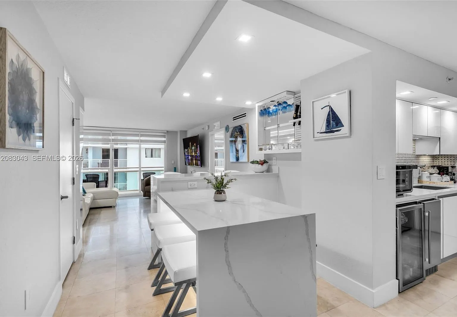 The Collins Condo — Photo 2