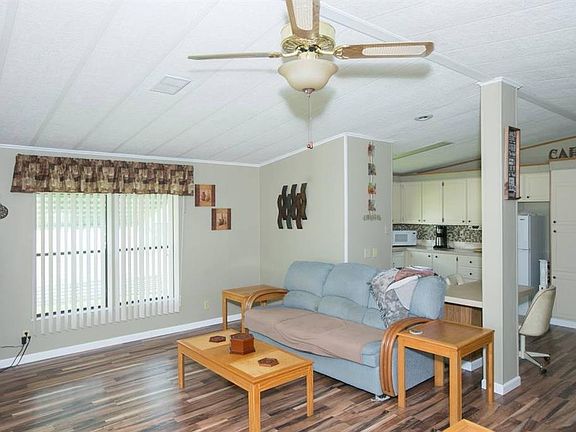 3rd image of 811 Oriole Cir