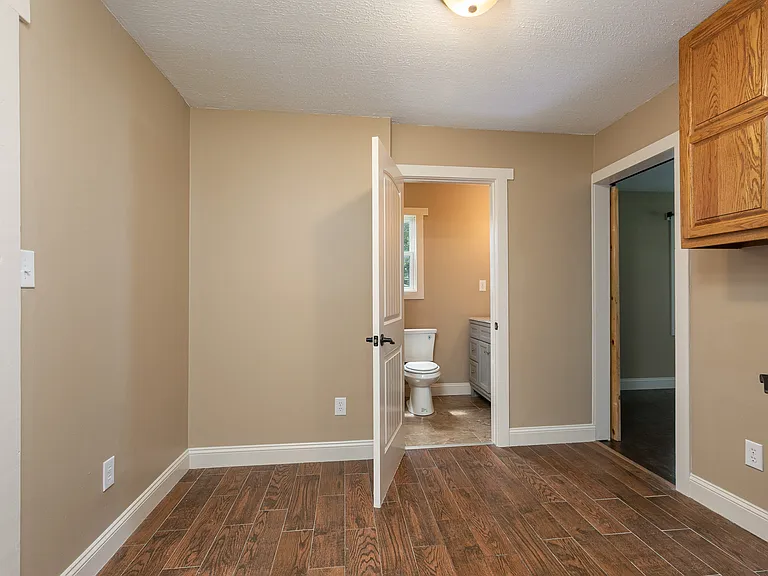 3049 S Parkview Ave — Photo 9