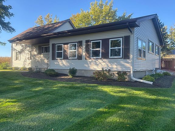 3rd image of 8063 Maple Rd