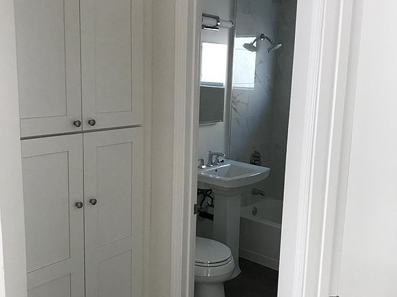 2nd image of 2143 Wyandotte St APT 4