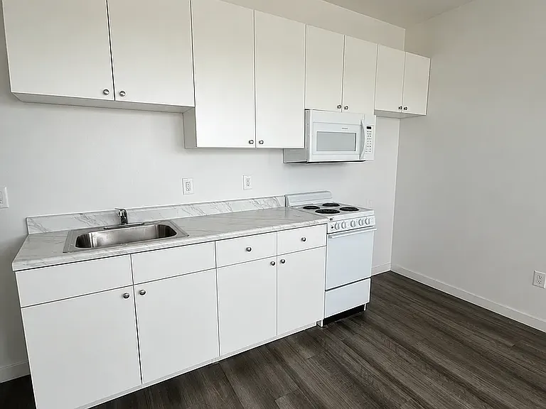 933 E Vernon Ave #2 — Photo 3