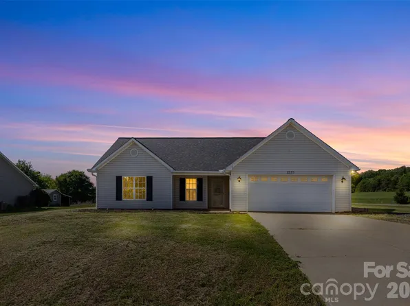 1575 Windy Holly Ln, Newton, NC 28658