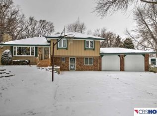 9442 Laurel Cir, Omaha, NE 68134