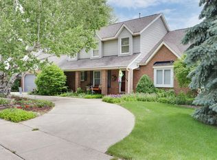 2701 Blarney Stone Ln, Bloomington, IL 61704