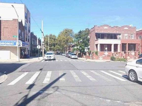 Exterior Neighborhood (street photo)