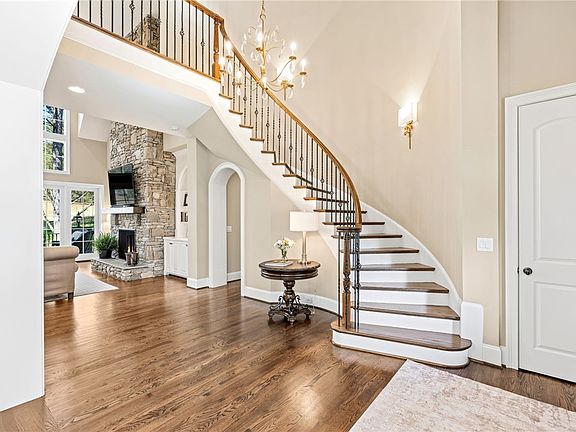 5th image of 418 Augusta Way