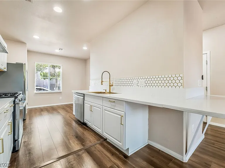 10471 Masons Creek St — Photo 10