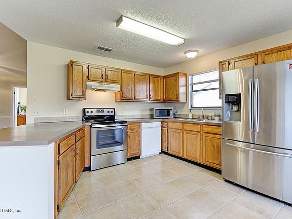 5th image of 2809 SAFESHELTER Drive E