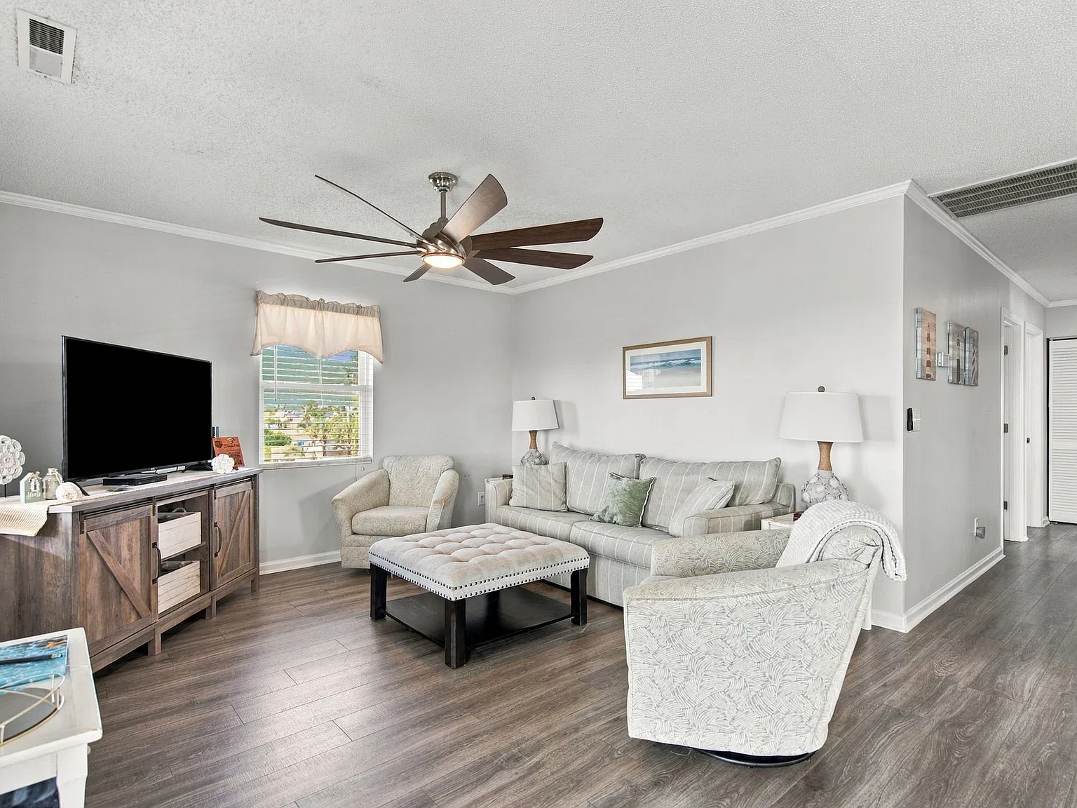 3 bed, 1096 sqft, $2,800 — Photo 3