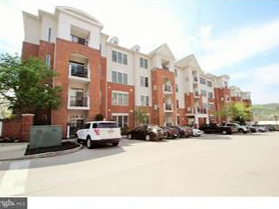 200 W Elm St #1206