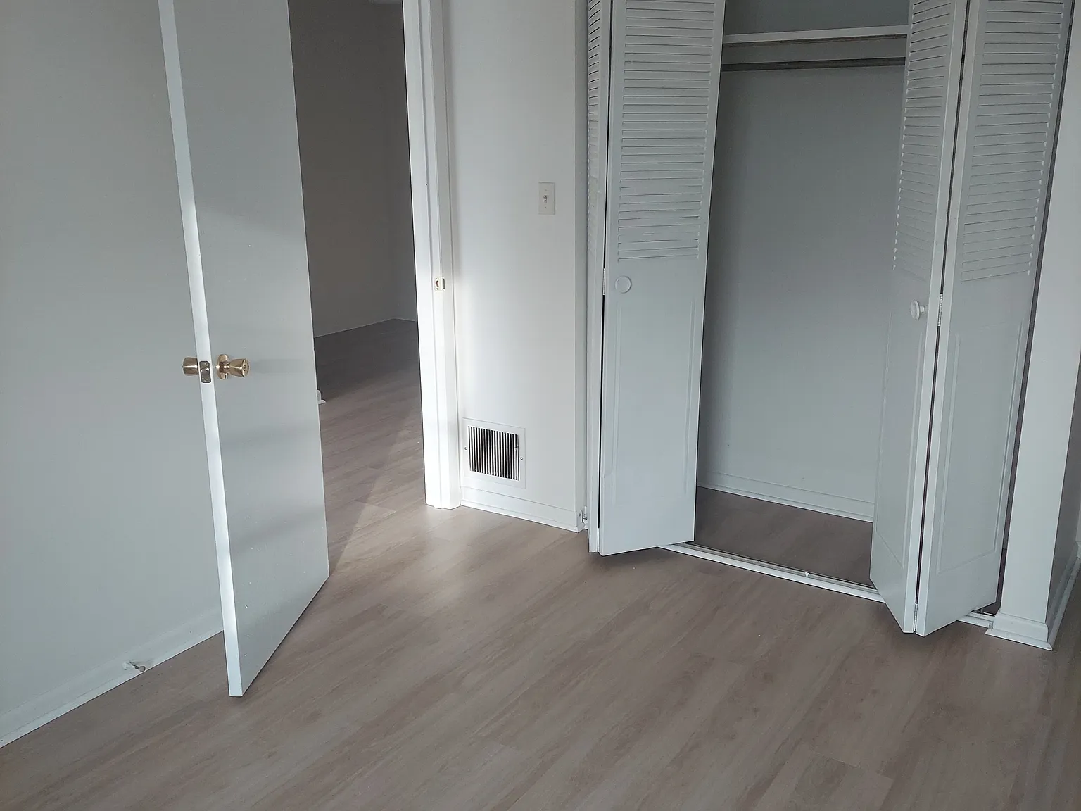 Creston Apts — Photo 2