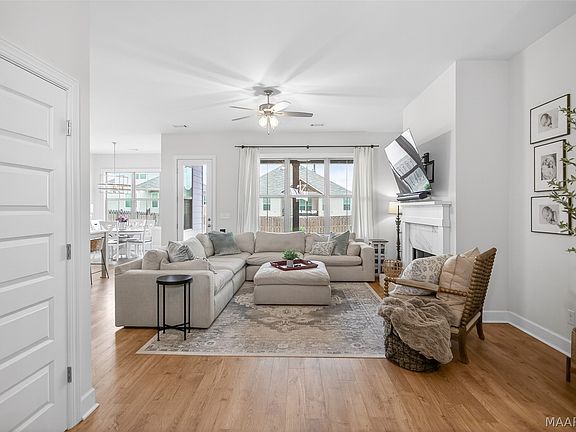 4th image of 9370 Crescent Lodge Cir