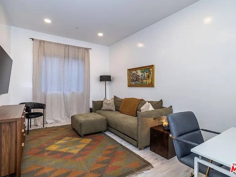 137 N Doheny Dr #3 — Photo 19