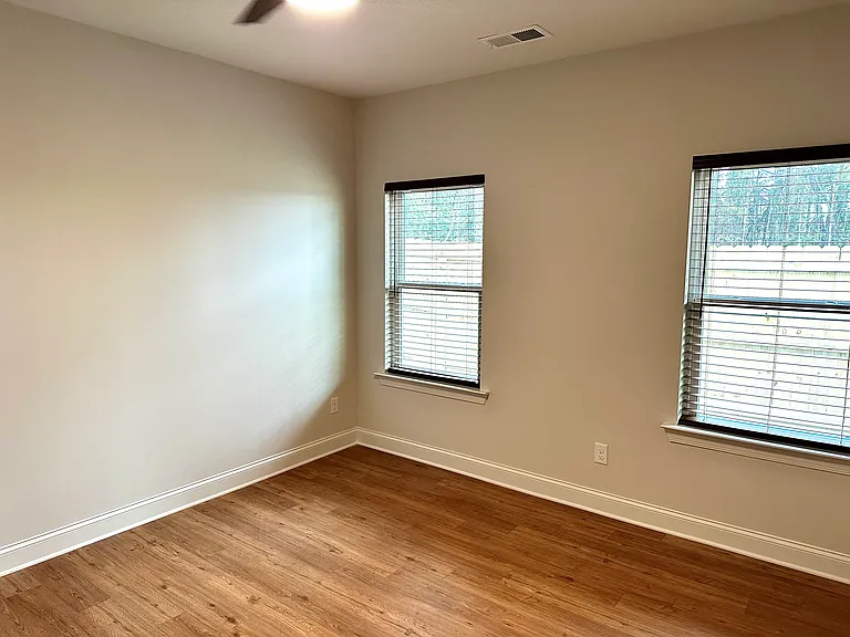 525 N Linwood Ave — Photo 15