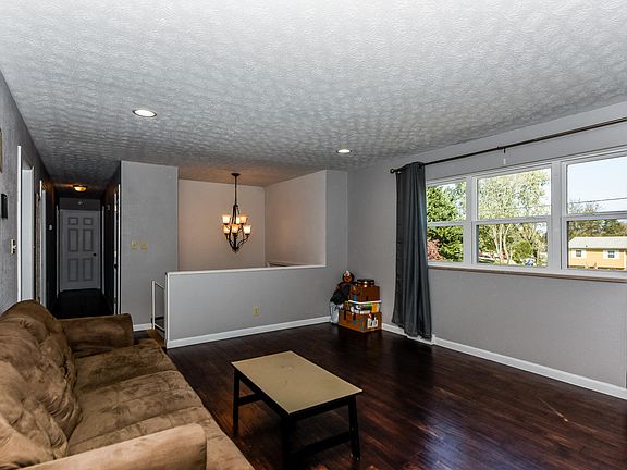 3rd image of 105 Swanee Dr