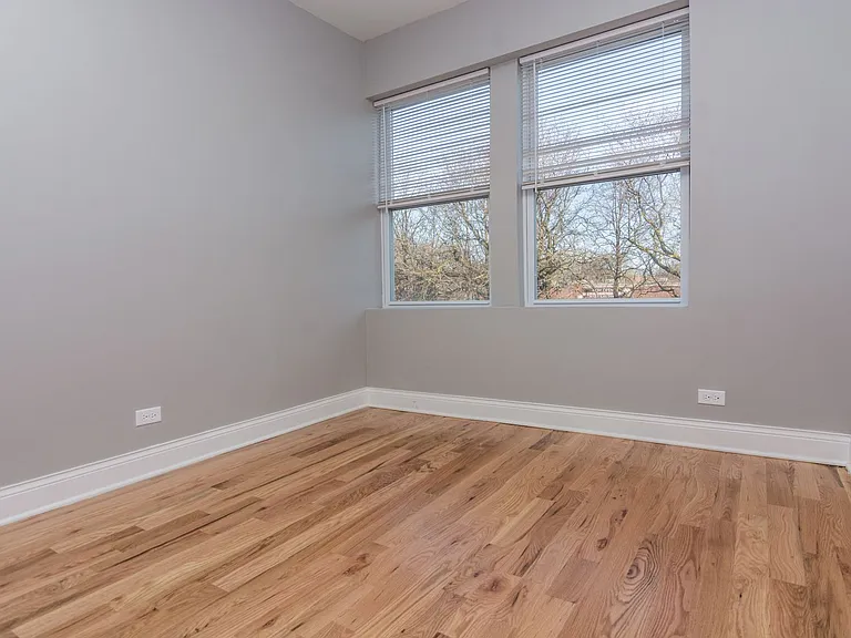 735 W Garfield Blvd — Photo 7