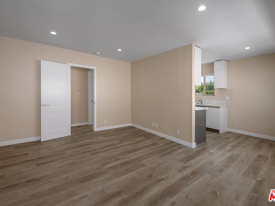 1st image of 1553 S Saltair Ave #203