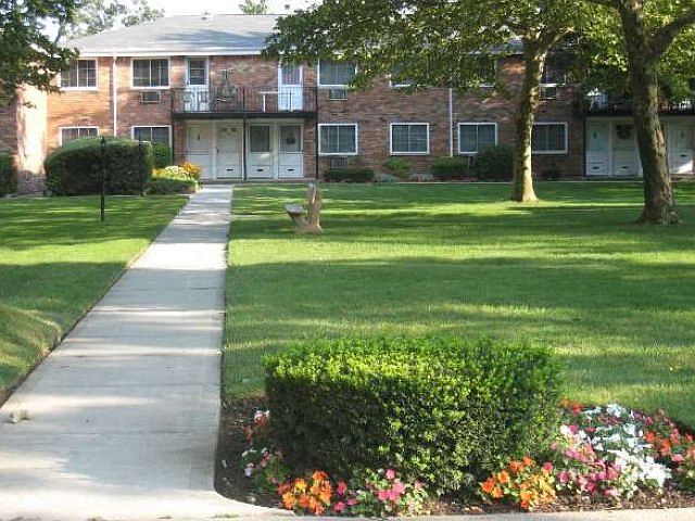 1st image of 160 Jervis Ave #160