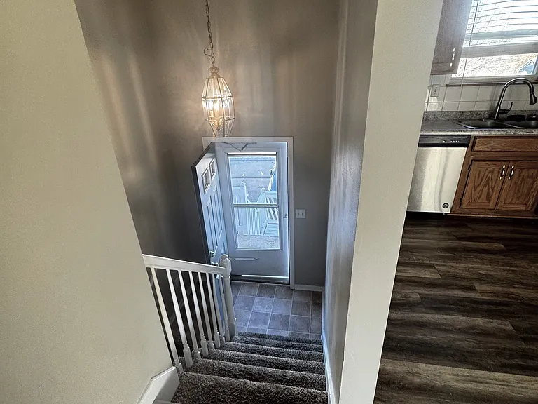 STAIRS FROM MAIN LEVEL GOING DOWN TO 3RD BEDROOM AND BATHROOM
