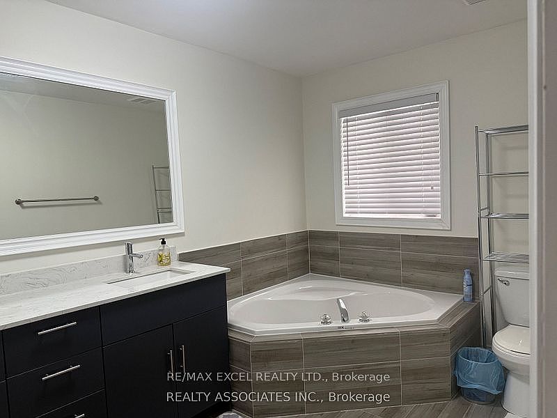 Toronto House for rent - 4 Bedrooms — photo 16