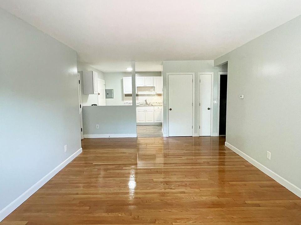 1st image of 580 Bridge St #9
