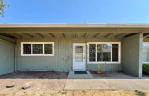 925 NW Joy Ave #4 Photo 1
