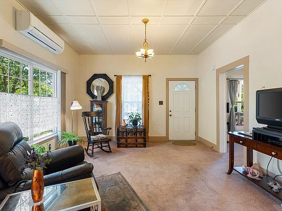 4th image of 109 W Inez St