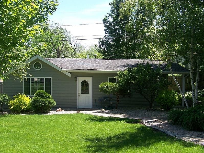 1st image of 3179 W Barry Dr