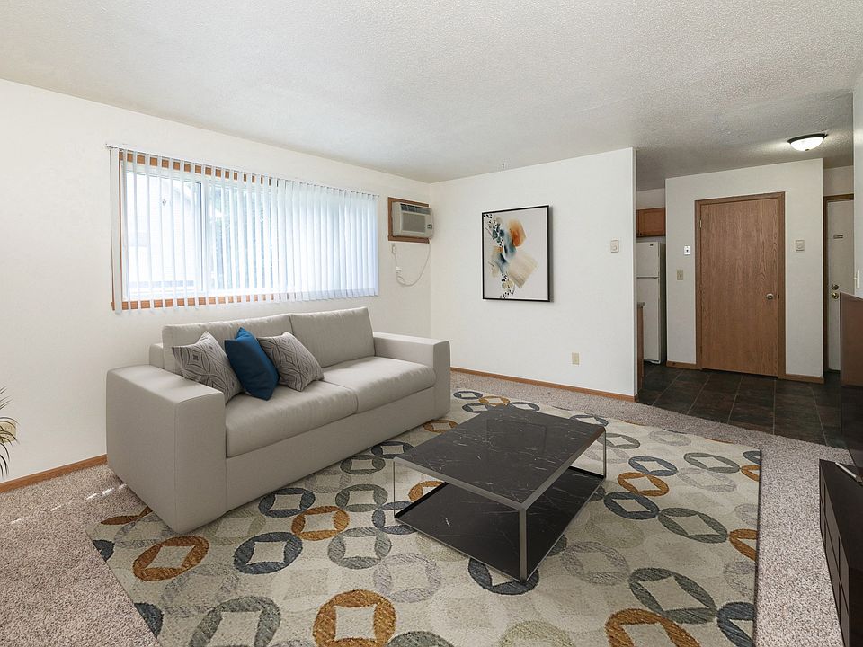 Fargo, ND White Ridge Apartments | Living
