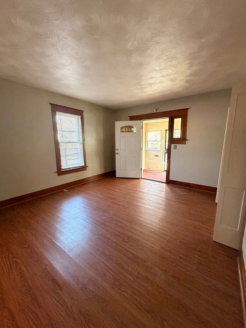 3322 Bowser Ave, Fort Wayne, IN 46806 Classic 3-Bedroom Home with Functional Layout — Photo 3