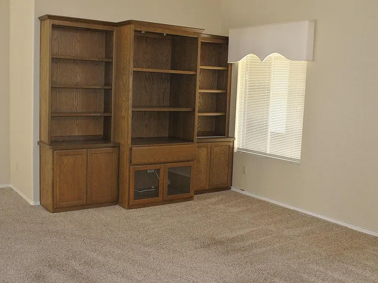 10622 W Mohawk Ln — Photo 6
