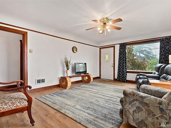 3rd image of 7013 40th St NE
