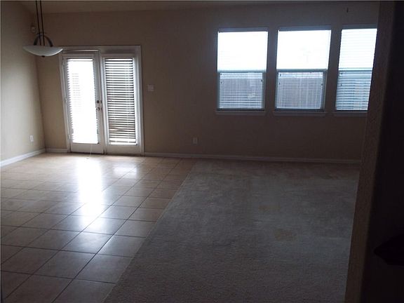 3rd image of 462 Eisenhower Ln