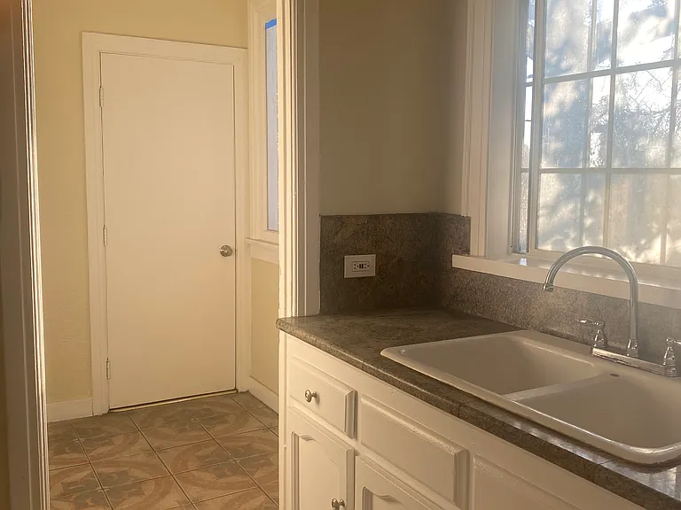 1608 W 35th St #1610-1/2 — Photo 16
