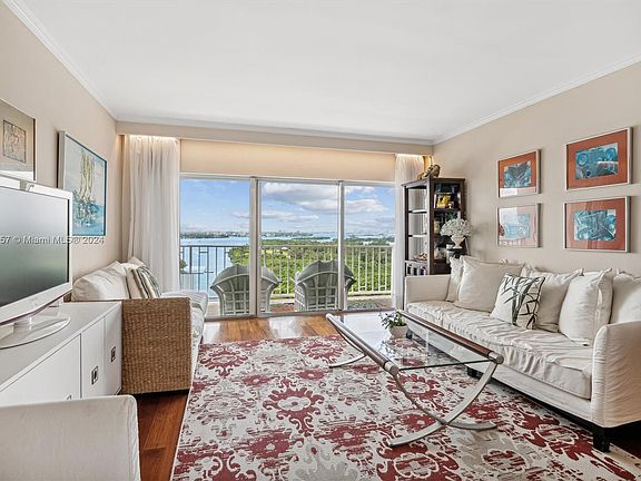 3rd image of 500 Bayview Dr APT 2122