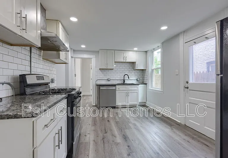 611 S Prince St — Photo 21