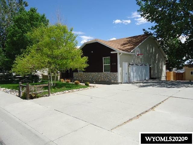 1st image of 213 Bluebonnet Cir