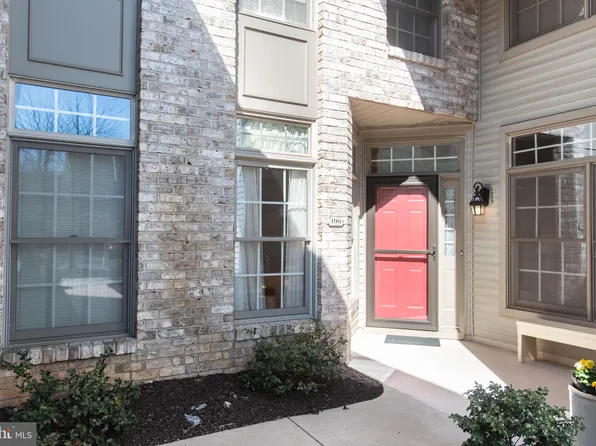 196 Crescent Dr, Hershey, PA 17033