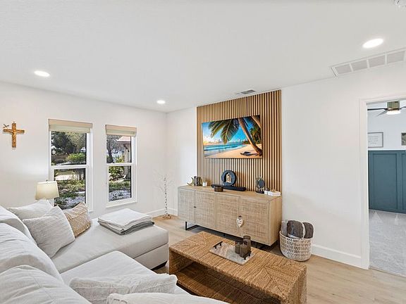 4th image of 6410 38TH AVENUE CIRCLE W